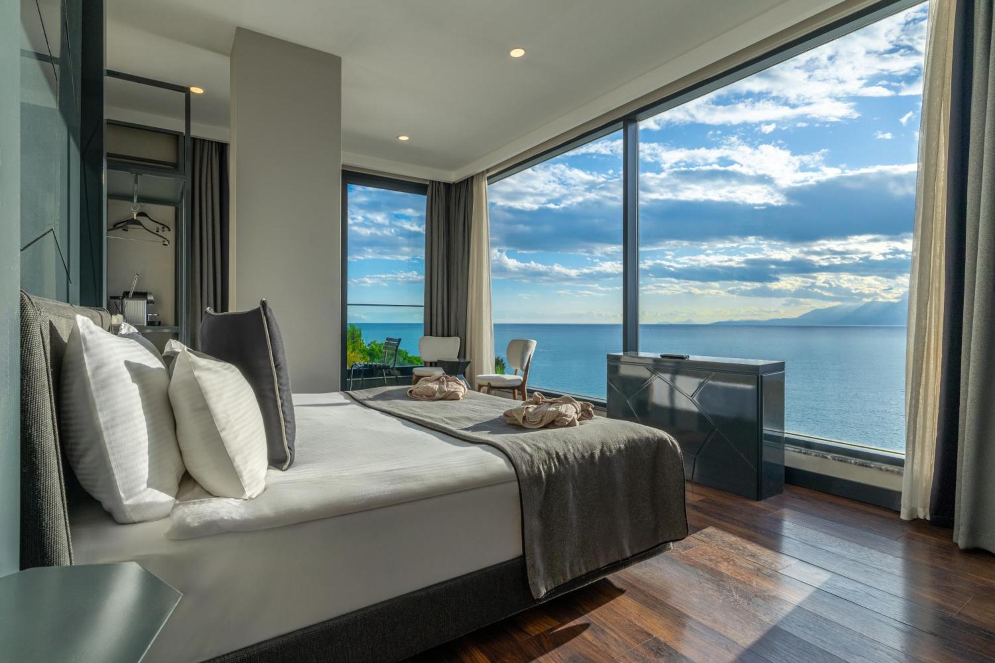 Doppelzimmer mit Balkon und Meerblick